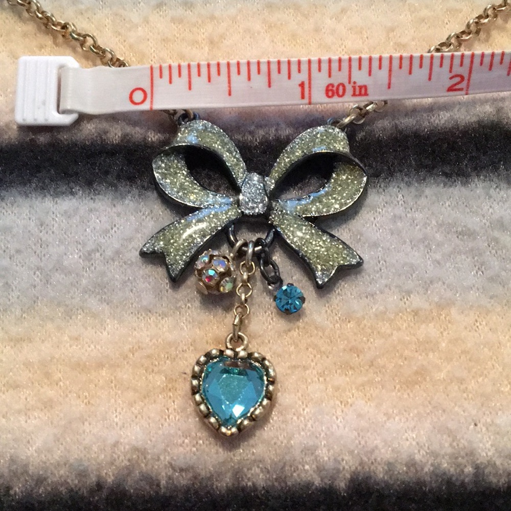 ❄️TRADED❄️ 🎀BETSY JOHNSON🎀 bow & heart necklace - Picture 10 of 13